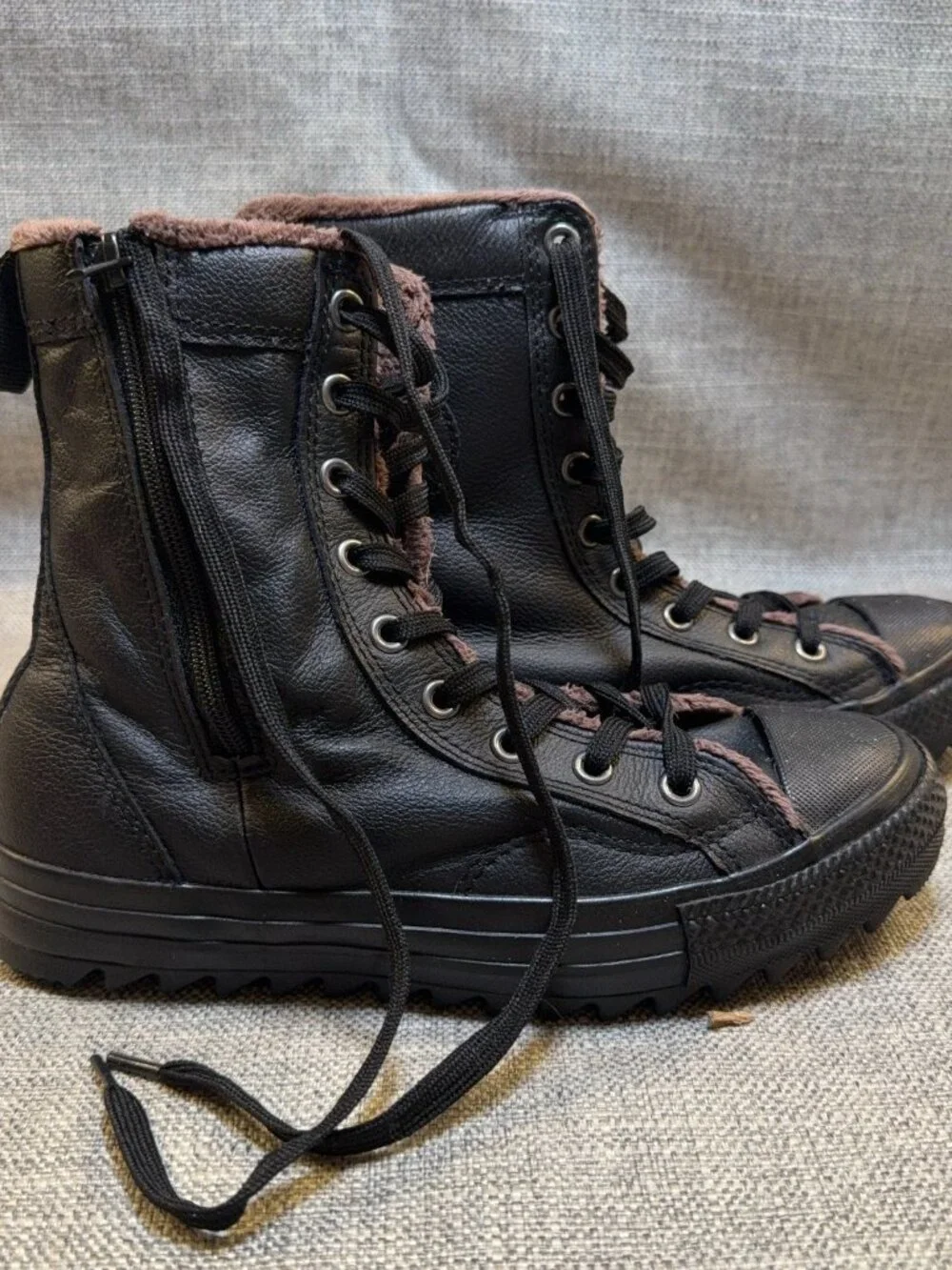 Converse Chuck Taylor Leather Fur Hi Rise Boots Black 553387C Size 4 Zip
